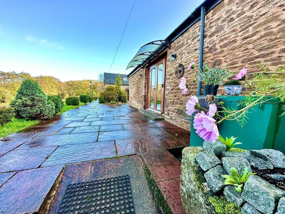 Вилла Detached One Level Stone Barn Llangwm-Isaf Экстерьер фото