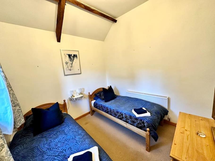 Вилла Detached One Level Stone Barn Llangwm-Isaf Экстерьер фото